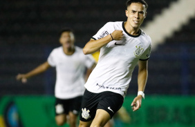 Kau Henrique, em destaque na foto, marcou um dos gols do Timo na goleada sobre a Portuguesa