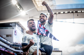 O Corinthians busca conquistar sua primeira vitria na competio
