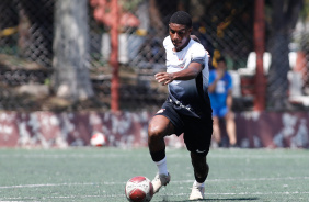 Inicialmente contratado como volante, Luco se firmou no Corinthians como zagueiro