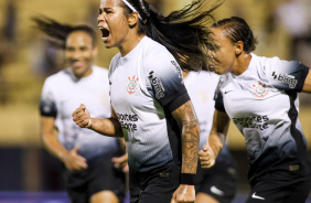Vic Albuquerque comemora gol contra o Cruzeiro