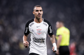 Matheuzinho pode ser desfalque para o Corinthians diante do Santos
