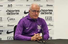 Dorival Jnior durante entrevista coletiva do Corinthians