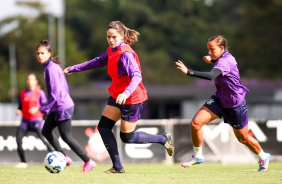 Erika e Letcia Monteiro durante treino do Corinthians