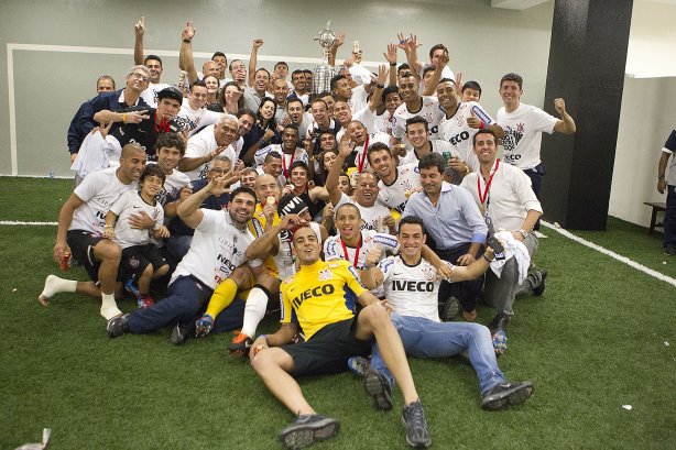 Corinthians faz a festa aps vencer Boca Juniors na grande deciso da Amrica
