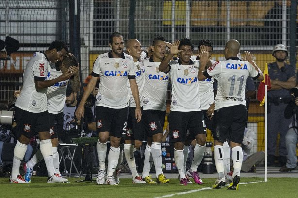 Corinthians estreou uniforme com goleada na Libertadores