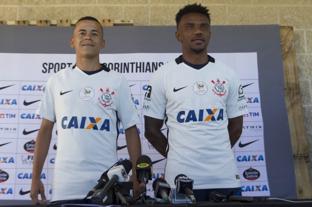 Luidy (à esq.) durante apresentação no Corinthians: jamais estreou pelo clube
