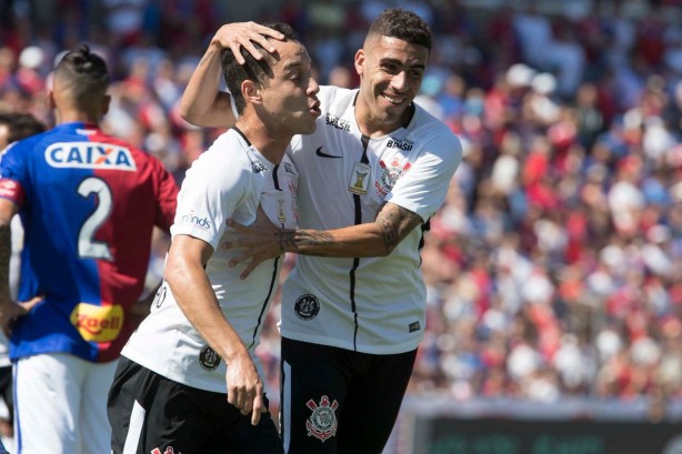Rodriguinho e Gabriel marcaram gols em goleada do Corinthians sobre Paran