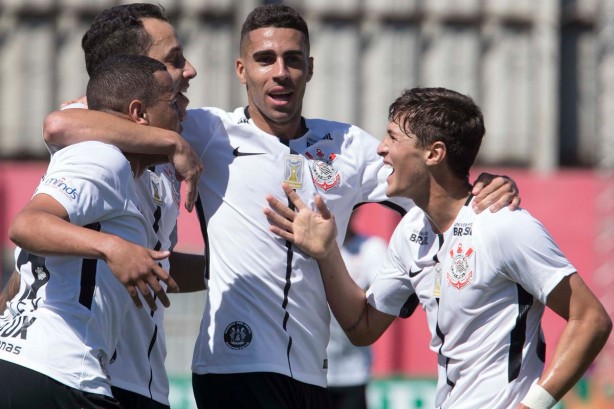Corinthians comeou bem o Brasileiro, liderando de forma isolada logo na segunda rodada