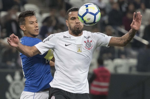 Jonathas ainda no emplacou sequncia com a camisa do Corinthians
