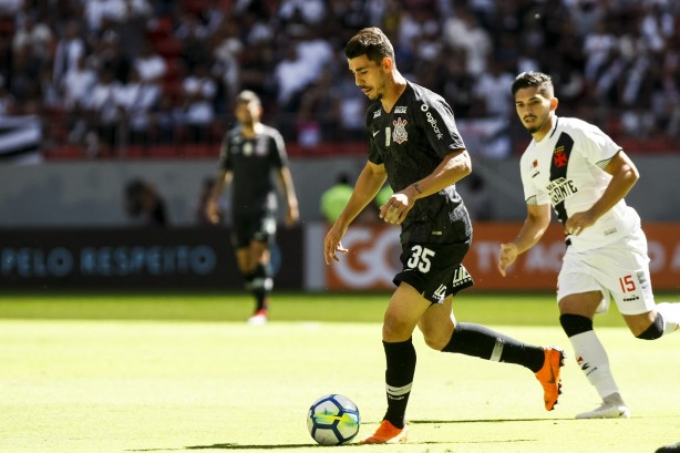 Danilo Avelar quer ser adquirido em definitivo pelo Corinthians
