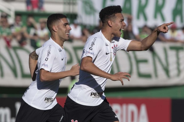 Marquinhos Gabriel homenageou Vilson com gol na Arena Cond, em Chapec