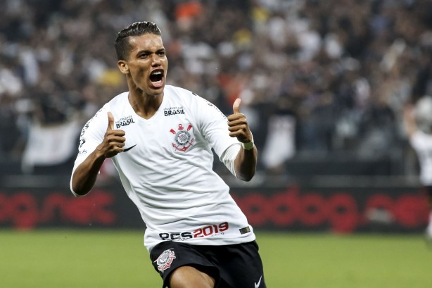 Pedrinho comemora gol da vitria por 2 a 1 sobre Flamengo, pela Copa do Brasil