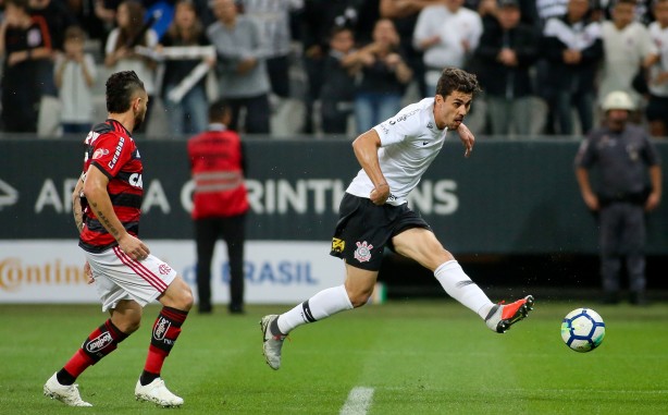 Gol de Danilo Avelar contra o Flamengo