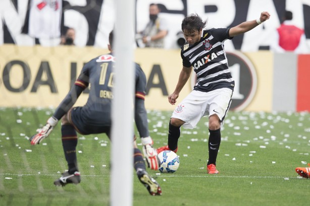 Corinthians goleou So Paulo em jogo com clima de festa pelo ttulo nacional