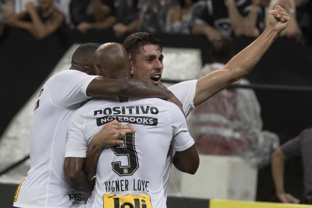 Avelar fez o gol de empate do Corinthians contra o Avenida