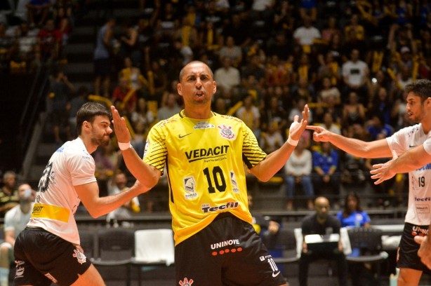 Ex-líbero do Corinthians relembra quando tentou se autossabotar em peneira em clube rival