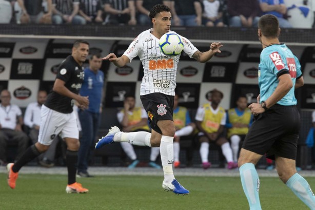 Gabriel durante partida contra o Botafogo, na Arena Corinthians, pelo Brasileiro