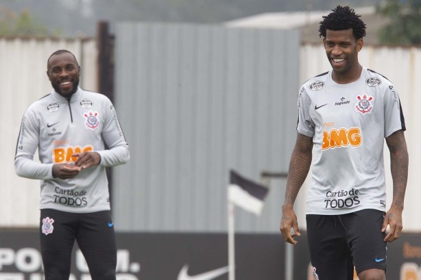 Manoel e Gil ainda no sabem se formaro dupla de zaga em 2020 no Corinthians