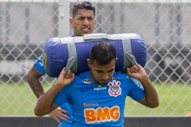 Ralf e Sornoza durante treino do Corinthians