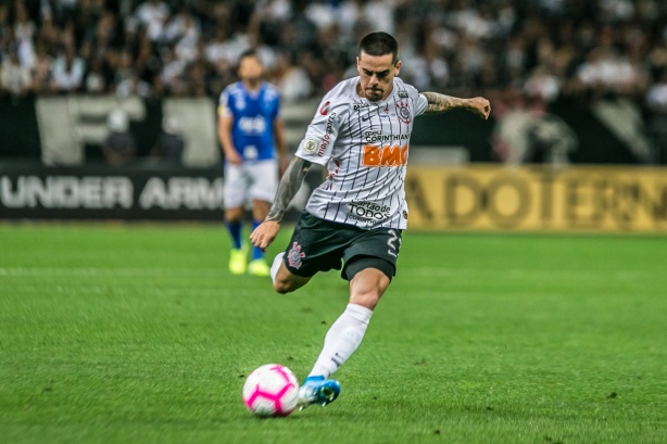Fagner segue absoluto na lateral direita do Corinthians