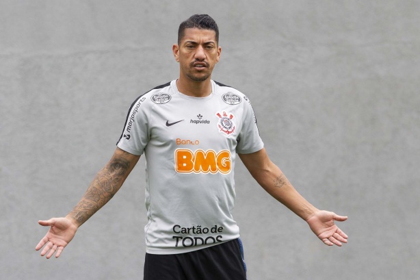 Volante Ralf voltou ao Corinthians em 2018