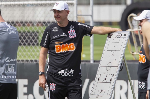 Tiago Nunes vai preparando Corinthians para incio da temporada de 2020
