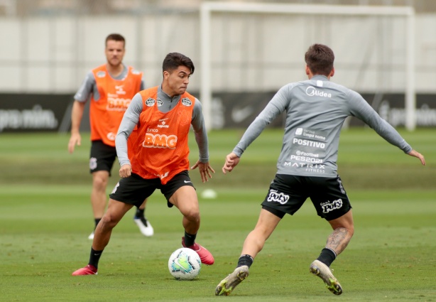 Roni deve ser mantido entre os titulares do Corinthians para enfrentar Sport