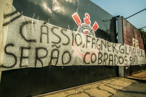 Imagem do protesto da semana passada no CT do Corinthians