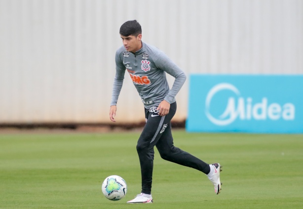 �ngelo Araos perdeu espa�o no Corinthians desde a sa�da de Tiago Nunes