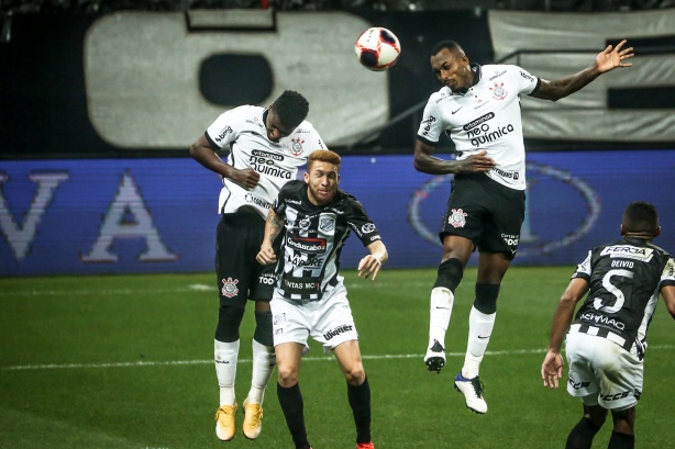 Audiência de jogo do Corinthians vai bem no sábado, mas Globo não