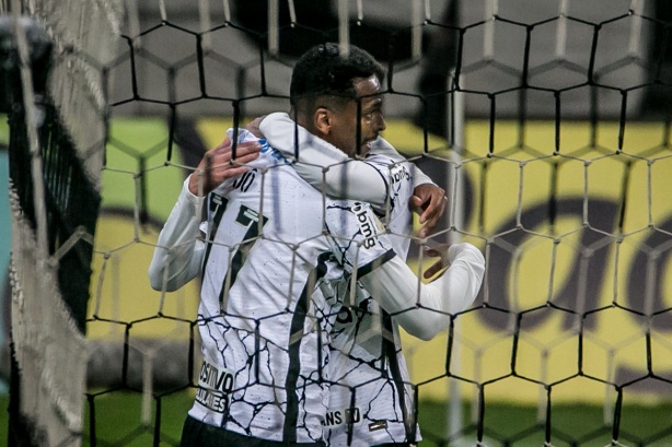 J� comemorando seu gol contra o Internacional, pelo Brasileiro, na Neo Qu�mica Arena