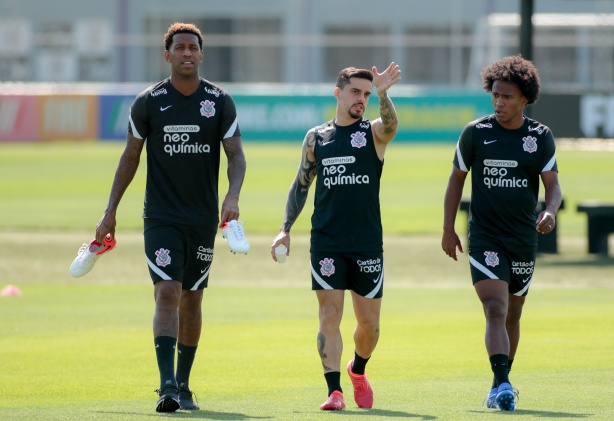 Gil, Fagner e Willian s�o tr�s dos desfalques do Corinthians para o jogo deste s�bado