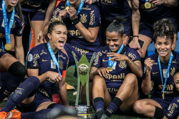 Meu Timão on X: Sport Club Corinthians Paulista, tricampeão brasileiro de futebol  feminino.  / X