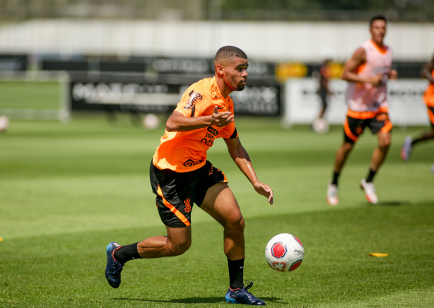 Justiça condena Corinthians em ação movida por ex-lateral aposentado aos 23 anos