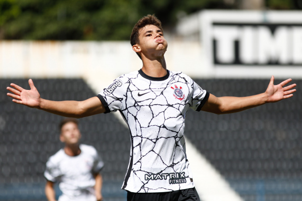Gabriel Moscardo comemorando seu gol pelo Corinthians