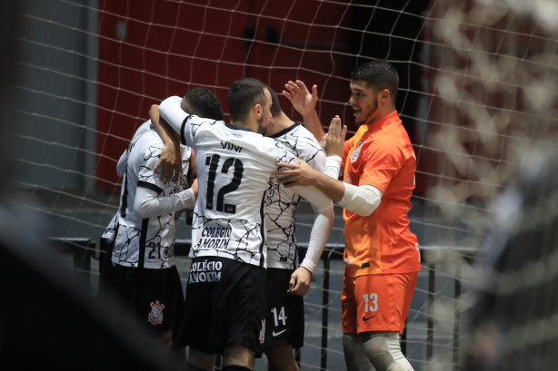 Corinthians conseguiu grande vitria na tarde deste domingo, contra a Assoeva
