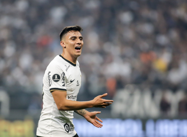 Jogador revelado no Corinthians comete indisciplina e é afastado na Europa