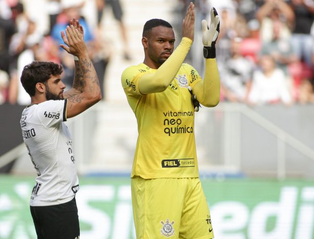 O melhor goleiro do Corinthians 2023, ao seu lado está Cássio nessa fo