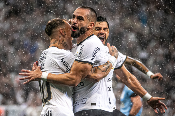 Corinthians e Palmeiras abrem final do Paulista com empate sem