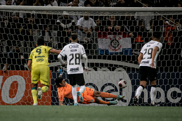 Cássio se torna o goleiro com mais pênaltis defendidos na história do  Corinthians