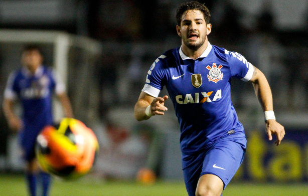Pato atuou pelo Corinthians em 2013 e 2014