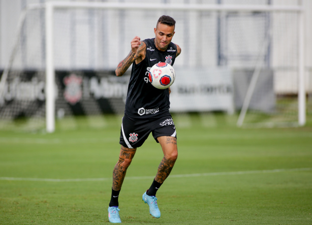 Meia do Corinthians está fora de grande clássico ou vai jogar?