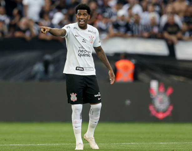 Corinthians abusa dos erros, só empata com o Goiás e mostra - de