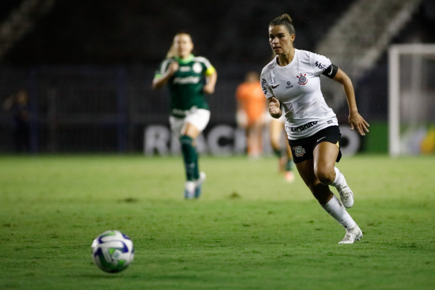 Capitã do Corinthians abre o jogo sobre o futebol feminino: 'A gente ainda  não chegou onde gostaria