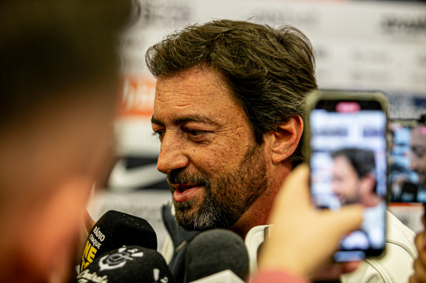 D�vidas v�m de v�rias gest�es, inclusive a �ltima, de Duilio Monteiro Alves