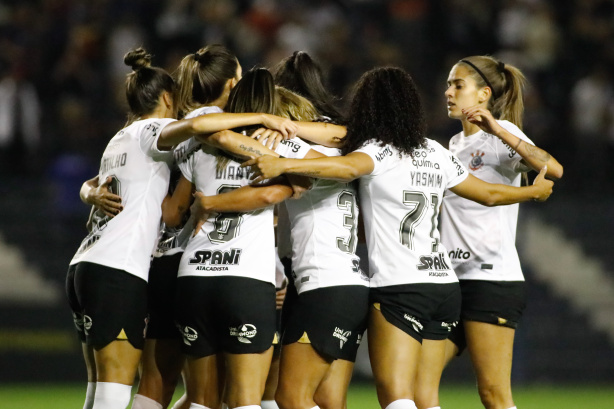 Corinthians Feminino faz três gols e leva boa vantagem para jogo