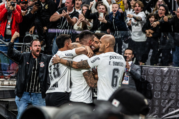 Corinthians bate América-MG nos pênaltis e está na semi da Copa do Brasil