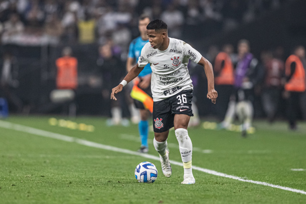 Wesley balança as redes pela primeira vez como profissional do Corinthians