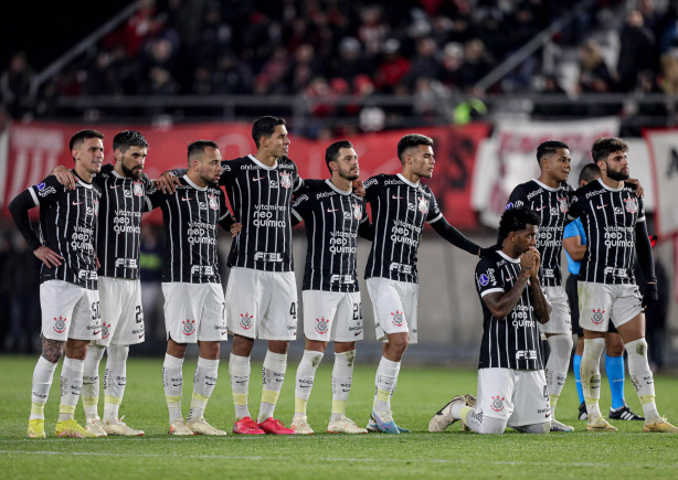 ndio, ex-jogador do Corinthians, afirmou que os jogadores deveriam se envergonhar das partidas recentes
