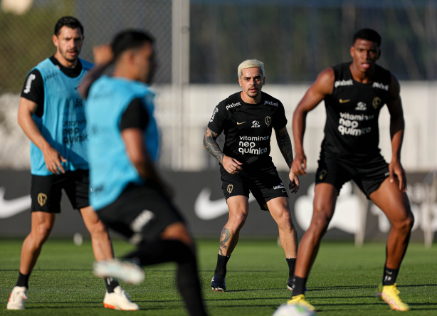 Joga futebol? Veja 6 exercícios para fazer na academia e melhorar